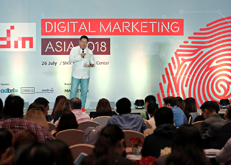 Gary Viray presenting  at digital marketing 2018 Philippines